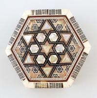 Gyöngyház berakásos ékszertartó doboz, fa, belül plüss, 11×12 cm