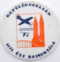 1977. "Repülőmodellek - 1977. évi bajnoksága - Szeged" porcelán plakett (97mm) T:2