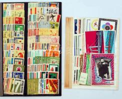 560 db különféle magyar gyufacímke + 48 db nagy címke, 2 berakólapon