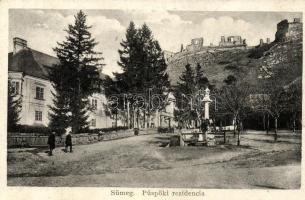 Sümeg, Püspöki rezidencia, Kisfaludy szobor, László Sándor kiadása (kis szakadás / small tear)