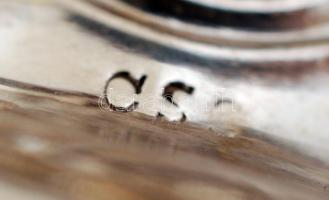 Rózsákkal díszített ezüst(Ag) kínáló, jelzett, m: 13 cm, 14x14 cm, 159,8 g