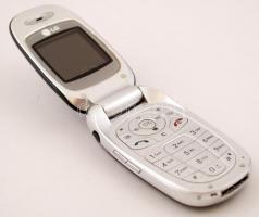 LG KG220 mobiltelefon, töltővel, magyar nyelvű leírással, jó állapotban, működik