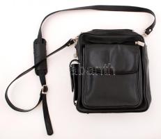 Santana bőr oldaltáska, öt rekesszel, jó állapotban, 26×26 cm