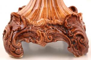 Gazdagon díszített aufsatz, mázas kerámia, jelzett, egy helyütt ragasztott, sérüléssel, m: 27 cm