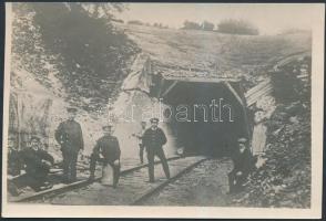 1910-15 Korabeli fotó: Népfölkelők őrzik az alagutat.  Verzón feliratozva, 11x16cm