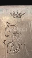 1917 ezüst (Ag.) cigarettatálca, monogramos, jelzett, karcolásokkal, hátoldalán gravírozott aláíráso...