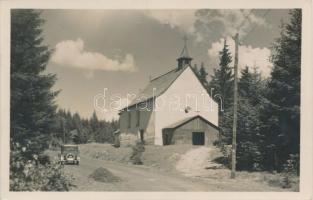 Szomolnok, Smolnik; Vrchna kaplnka / chapel, automobile