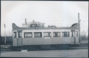 cca 1950 Linzbauer Tamás: Villamos, hátoldalon pecséttel jelzett, 9x14 cm