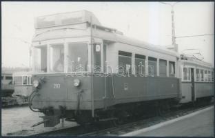 cca 1950 Linzbauer Tamás: Villamos, hátoldalon pecséttel jelzett, 9x14 cm