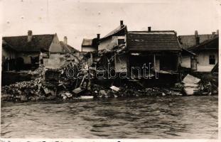1941 Kolozsvár, árvíz "A tengernyi ár alámosta a ház alapzatát, amelyben két szobából és mellékhelyiségből álló lakást béreltem." / flood, photo (EK)
