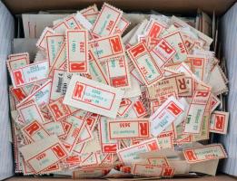 ~1200 db ragjegy, ebből 120 db külföldi, kis dobozban