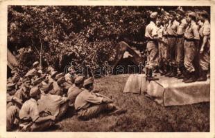 1951 A kiképzés után estéiket vidám kultúrműsorral töltik el a bajtársak, Művészeti Alkotások kiadása / soldiers show after training (EK)