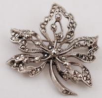 Ezüst(Ag) ékszerek: medál(2 db), gyűrű(2 db), bross, karkötő(h: 19 cm), fél pár fülbevaló, jelzettek...