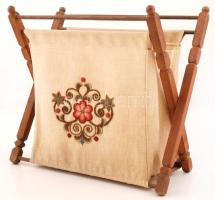Hímzett vászon-fa irat és újságtartó, 37×18 cm ,m:33 cm, szétnyitható