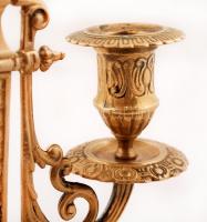 Kétkarú réz gyertyatartó gazdag díszítéssel, m: 28 cm