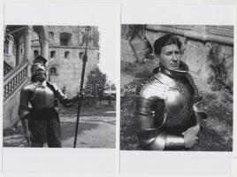 cca 1960 Páncélos vitéz a sárospataki vár udvarán, Kotnyek Antal (1921-1990) fotóriporter hagyatékáb...