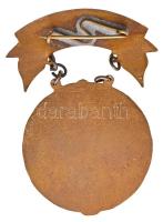 ~1970. "Az Építőipar Kiváló Dolgozója" Br kitüntetés eredeti tokban, egyik lánc elszakadt ...