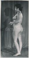cca 1960 Pucér lányok, 4 db finoman erotikus fénykép, 24x18 és 24x11 cm közötti méretben /
cca 1960...