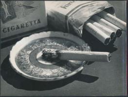 cca 1950 Tihany feliratú cigaretta, kartonra ragasztva, hátoldalon egy virágról készült fotóval, 18x23 cm