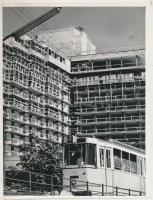 cca 1970 Vámos László: Hotel Intercontinental építése előtérben a 2-es villamossal, Magyar Hírek Szerkesztősége, jelzett, 24x18cm