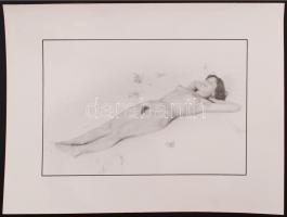 cca 1980 Marinkay István: Napfürdő, pecséttel jelzett vintage fotóművészeti alkotás, 30x40 cm