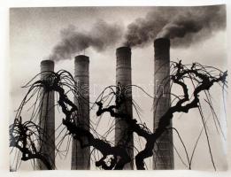 cca 1970 Gebhardt György (1910-1993): Füstártalom, feliratozott vintage fotóművészeti alkotás, 30x40 cm