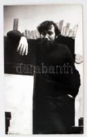 cca 1970 Kalocsai Rudolf: Gyémánt László festőművész, vintage fotóművészeti alkotás, kasírozva, feliratozva, a szerző hagyatékából, 39x24 cm