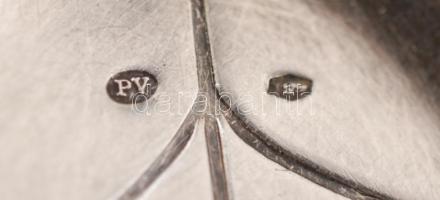 Ezüst (Ag.)levél alakú hamuzó, 18gr., jelzett, 8x5cm/
Silver (Ag.), Leaf-shaped ash, 18gr., marked,...