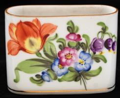 Herendi porcelán virágmintás fogpiszkálótartó, kézzel festett, apró hajszálrepedéssel, jelzett, 8x6x3 cm