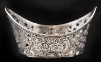 Ezüst (Ag.)áttört kosárka (német), 31r., jelzett, 8x6x4cm/ Silver (Ag.) Pierced basket (German), 31R., marked, 8x6x4cm