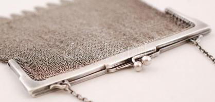 Ezüst (Ag.)színházi táska,  215r., jelzett, 16x17cm /
Silver (Ag.) Theatrical bag, 215r., Signed, 1...