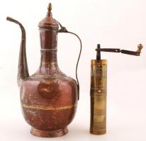 Nagyméretű, keleti motívumos, fedeles réz kancsó, kopásnyomokkal, m: 36,5 cm + dekoratív réz kávédar...