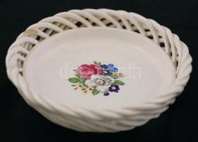 Vegyes porcelán tétel: tacskó, 2 db őzike, palotapincsi, szajkó, kézzel festettek, nagy részük jelze...