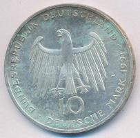 NSZK 1991. 10M Ag "200 éves a Brandenburgi Kapu" T:2 patina
GFR 1991. 10 Mark Ag "20...