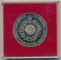 Nagy-Britannia 1977. "Ezüst Jubileum - II. Erzsébet" fém emlékérem dísztokban T:PP
Great ...