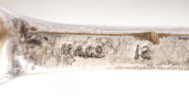 Díszes, ezüstözött fém cukorfogó, jelzett, h: 15 cm