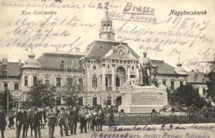 Nagybecskerek, városháza és Kiss Ernő szobra, T.H.E.V. megállóhely // Town hall, Statue of Kiss Ernő, Public Transportation Stop