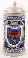 Markleugast bajor település címerével díszített, dekoratív ón fedeles mázas kerámia korsó, d: 10 cm,...