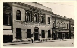 Szombathely, Vasmegyei mezőgazdasági takarékpénztár Rt., Révész cipő, Az Anker Biztosító Fiókja, Haas Fülöp és Fia szőnyegház üzlete