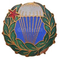 ~1960-1970. Ejtőernyős aranyozott, zománcozott fém jelvény (35mm) T:2