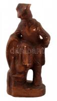 Söröző férfi, kerámia szobor lepattanásokkal, jelzés nélkül, m: 26 cm