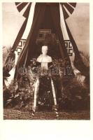 The memorial statue of Engelbert Dollfuss with the flags of the Väterlandische Front, photo