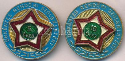 ~1980. "Önkéntes Rendőri Szolgálatért" (2x) 5 és 10 év után, zománcozott fém jelvények (25,5mm) T:1-,2
