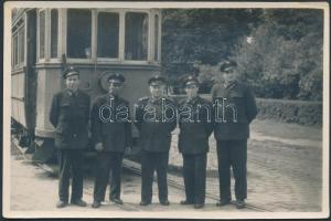 cca 19920-1930 Kalauzok villamossal, 9x13 cm