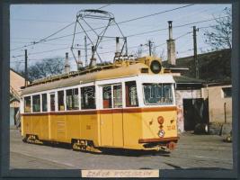 Villamos a Száva kocsiszínben, színes fotó, kartonra ragasztva, feliratozva, 10x14 cm