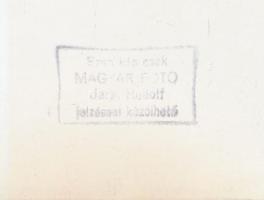 Járai Rudolf (1913-1993): Dohányzóasztal, pecséttel jelzett fotó, sarkain törésnyomokkal, 24x18 cm