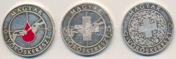 DN "Véradásért / Magyar Vöröskereszt" (3xklf) 25,50 és 100 véradásért, fém emlékérmek (32m...
