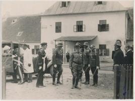 cca 1945 Sass Béla fotóriporter: Katonai fotó,jelzett, 17x23cm