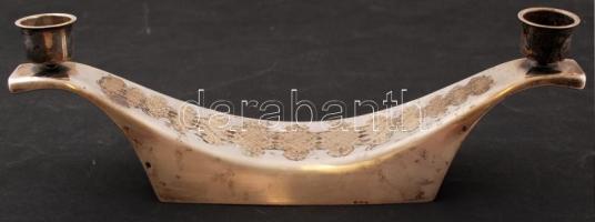 Kétágú ezüstözött gyertyatartó szép cizellált díszítéssel, h: 29 cm, m: 9 cm