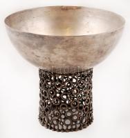 Fém talpas kínálótálka, kopásnyomokkal, m: 16 cm, d: 16,5 cm